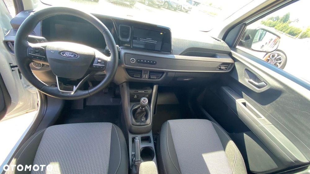 Ford Transit Courier - 28