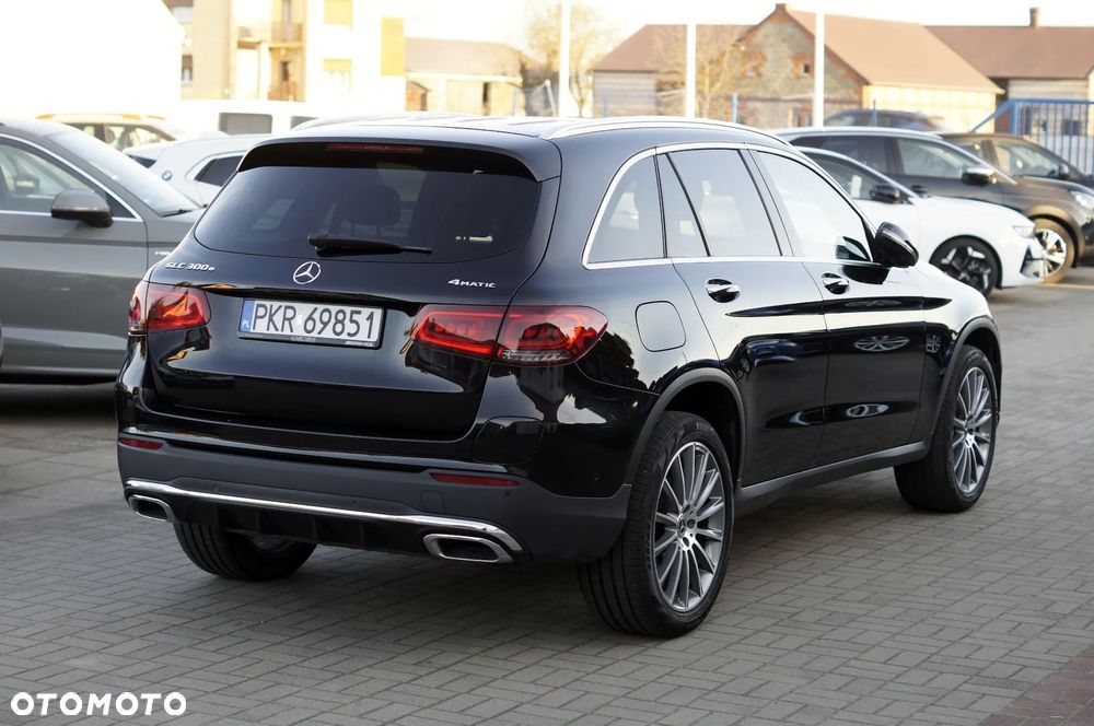 Mercedes-Benz GLC 300 e 4Matic 9G-TRONIC AMG Line - 4