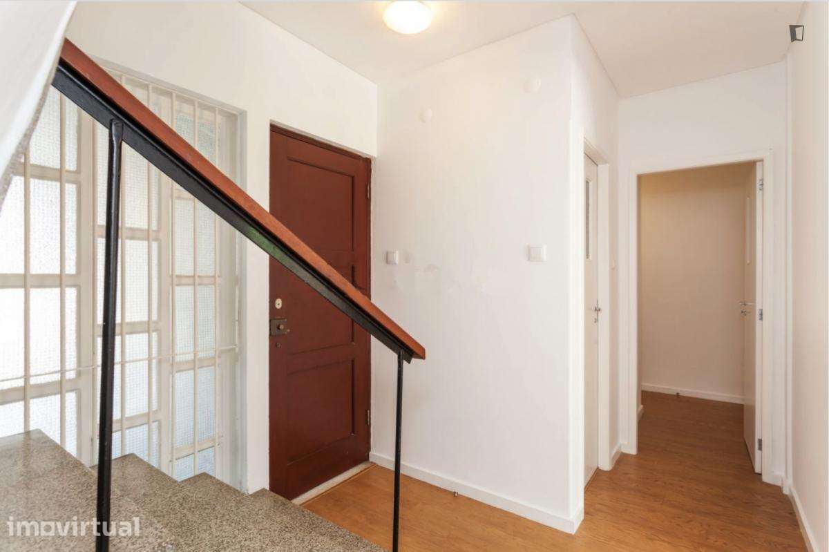 Quarto - localizado em Paranhos Porto - Grande imagem: 2/14
