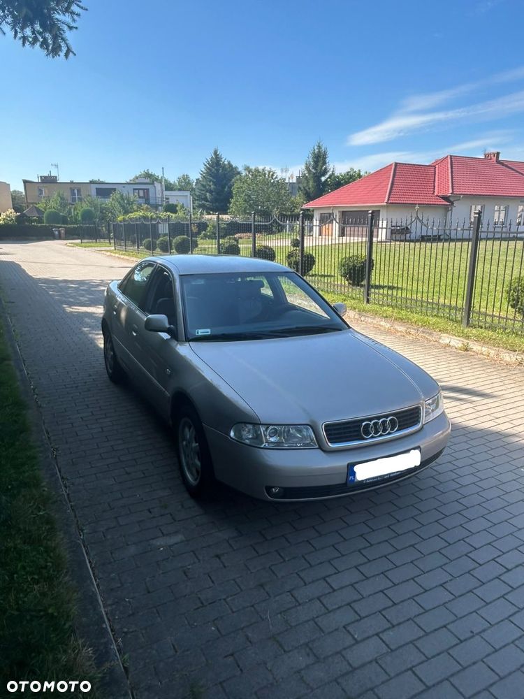Audi A4 Limousine - 1