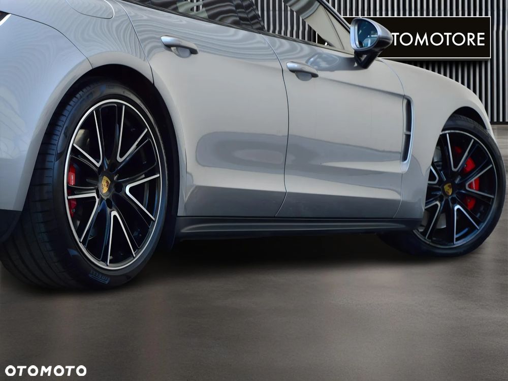Porsche Panamera Turbo - 12