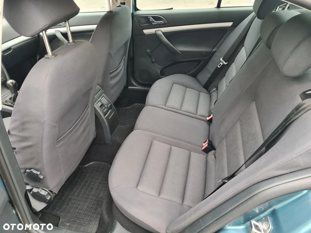 Skoda Octavia 1.6 Tour - 6