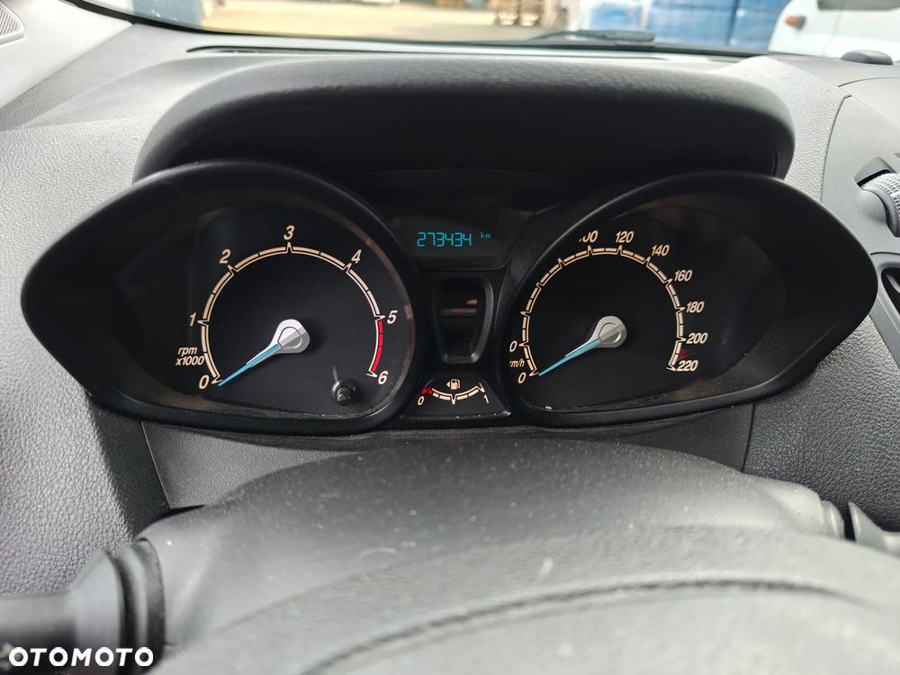 Ford Transit Courier - 9