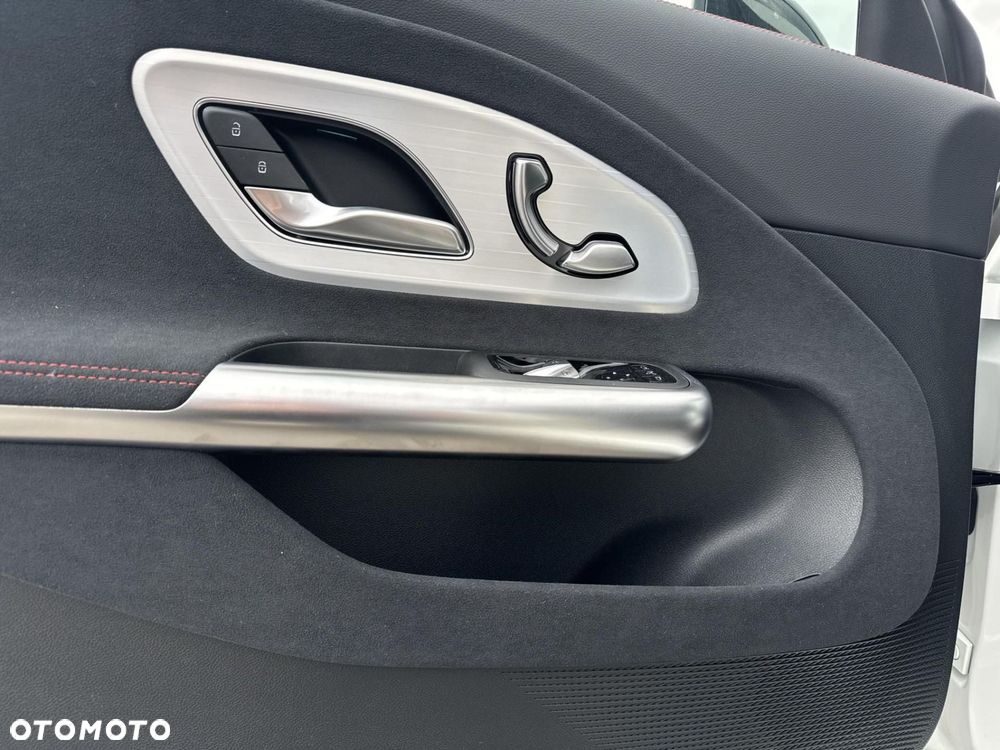 Mercedes-Benz CLA - 12