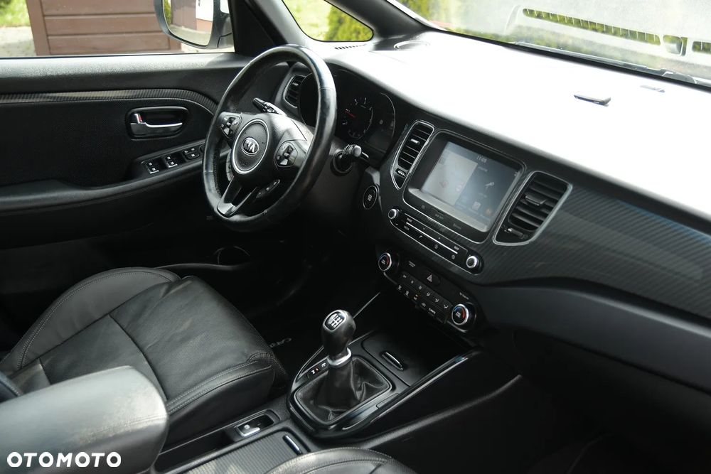 Kia Carens - 19