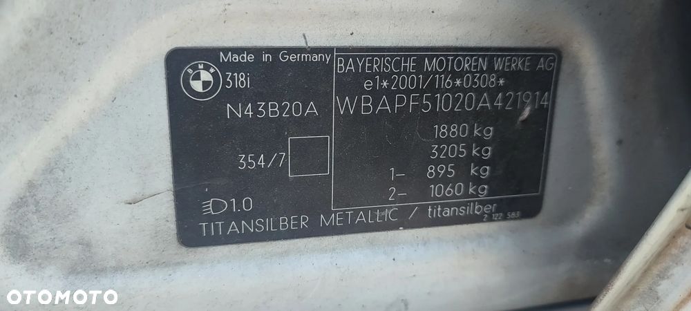 BMW Seria 3 318i - 38