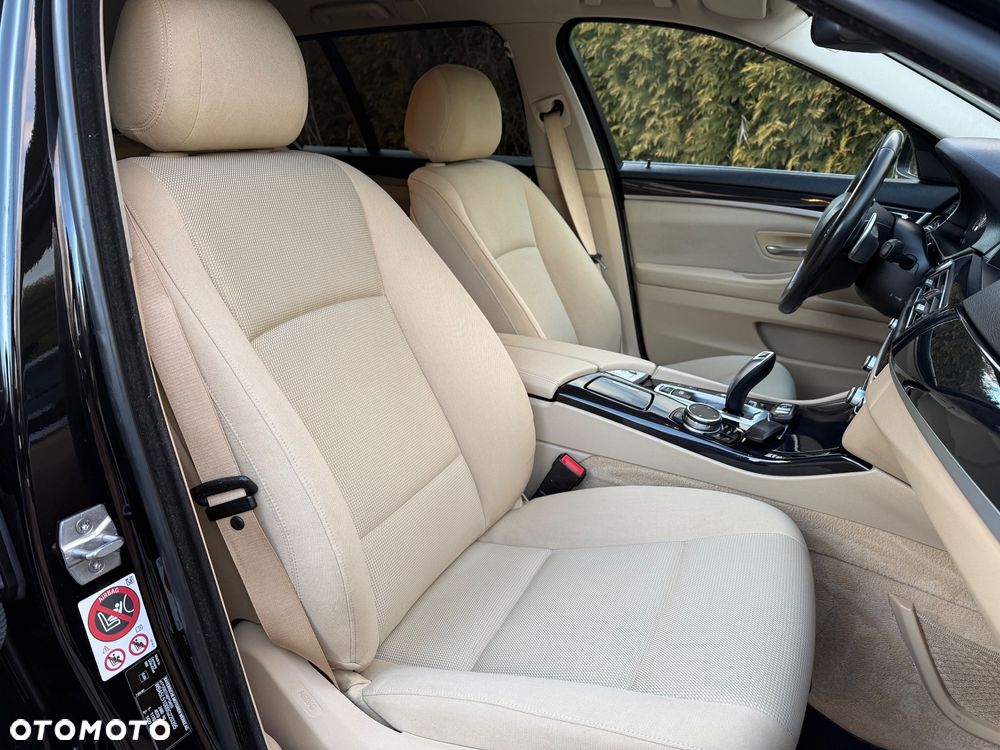 BMW Seria 5 520d xDrive - 17