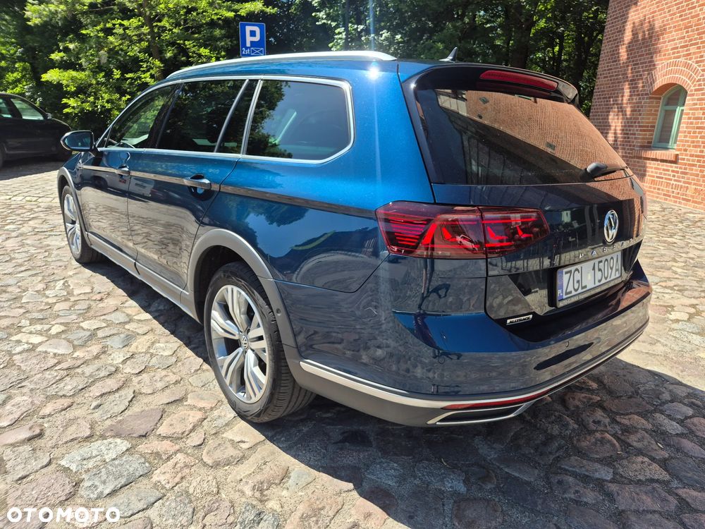 Volkswagen Passat - 4