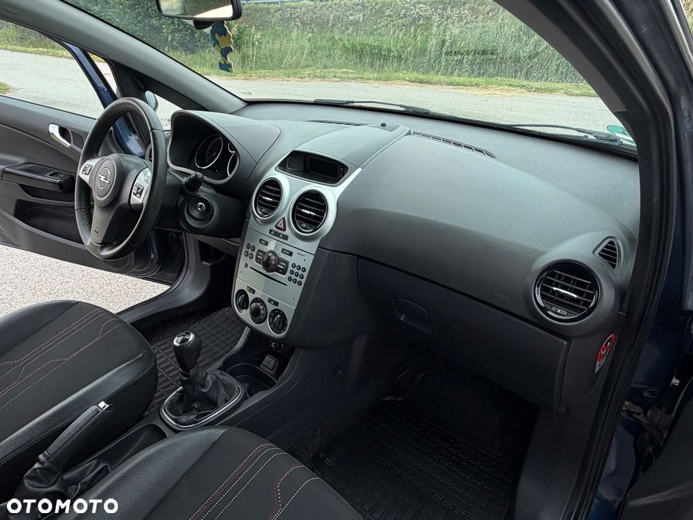 Opel Corsa 1.2 16V Cosmo - 29