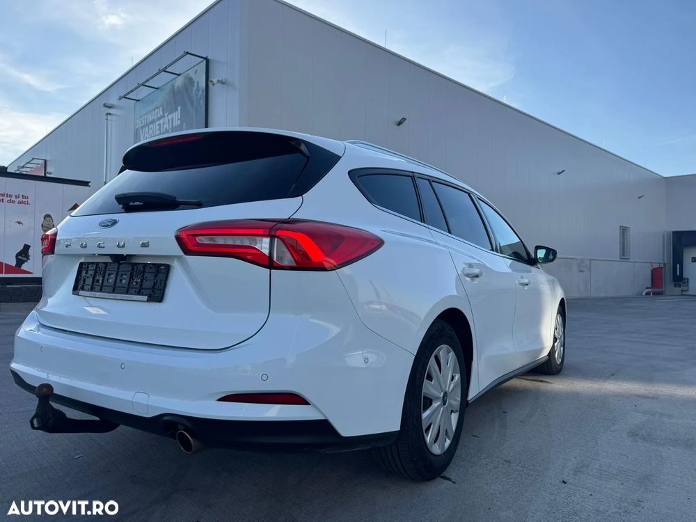 Ford Focus Turnier 1.5 EcoBlue Start-Stopp-System Aut. TITANIUM DESIGN - 4