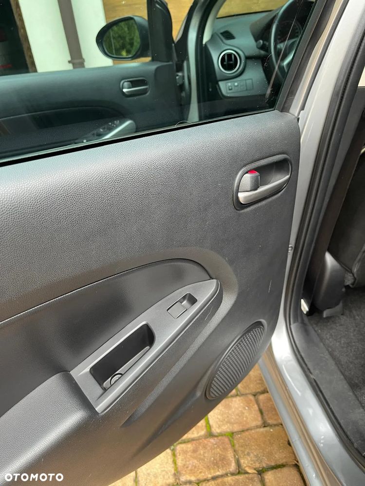 Mazda 2 1.3 Navi + - 6