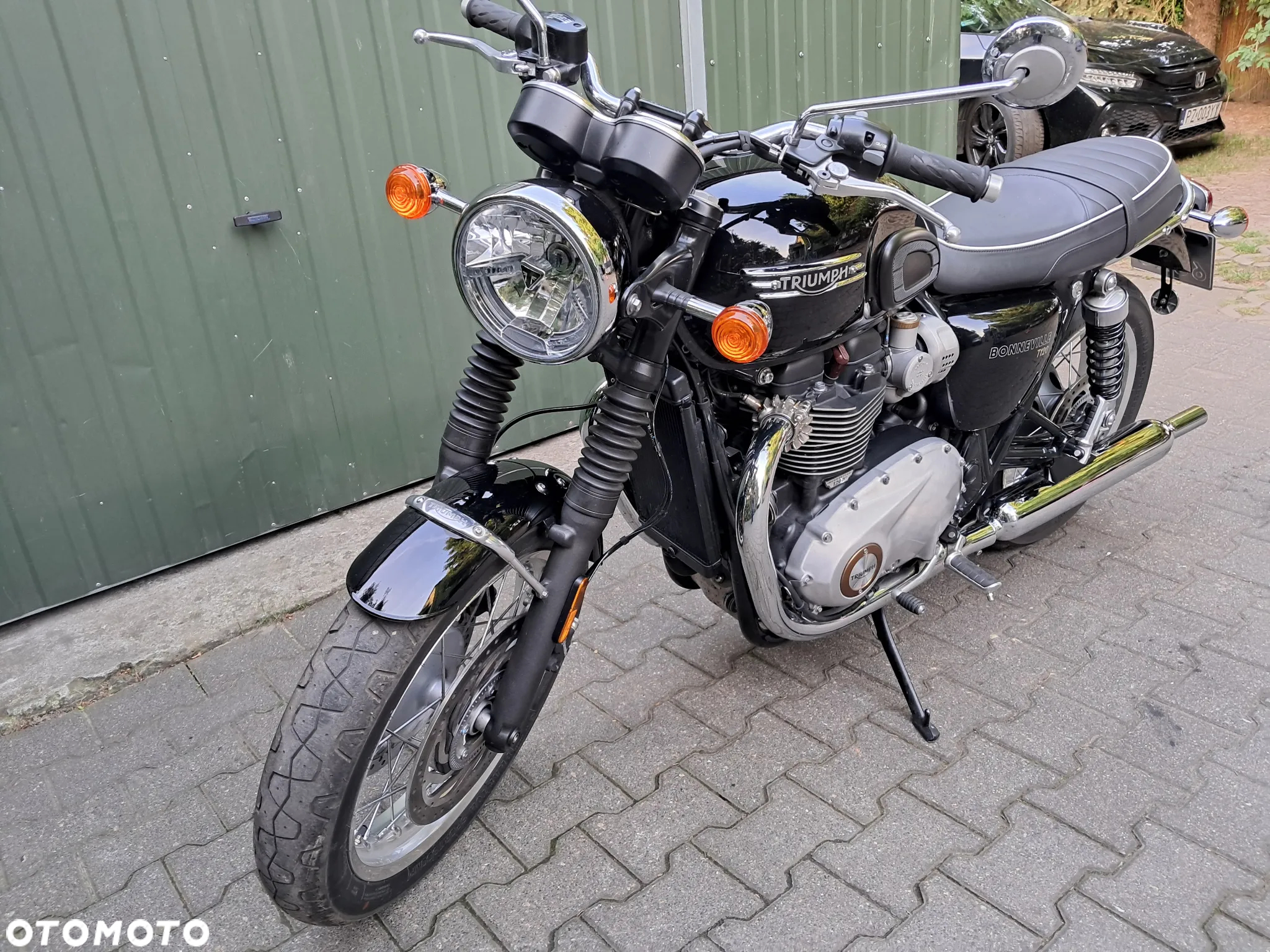 Triumph Bonneville - 6