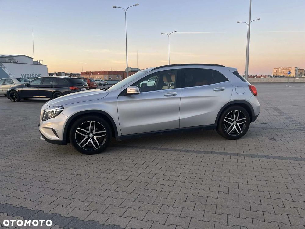 Mercedes-Benz GLA 200 - 2