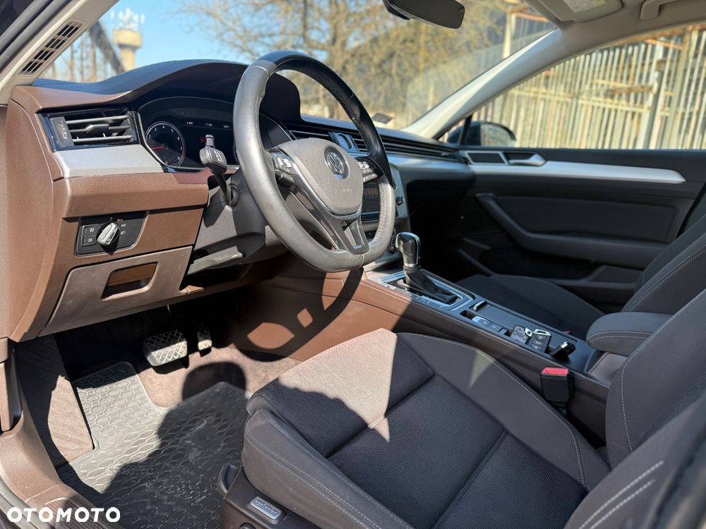 Volkswagen Passat - 13