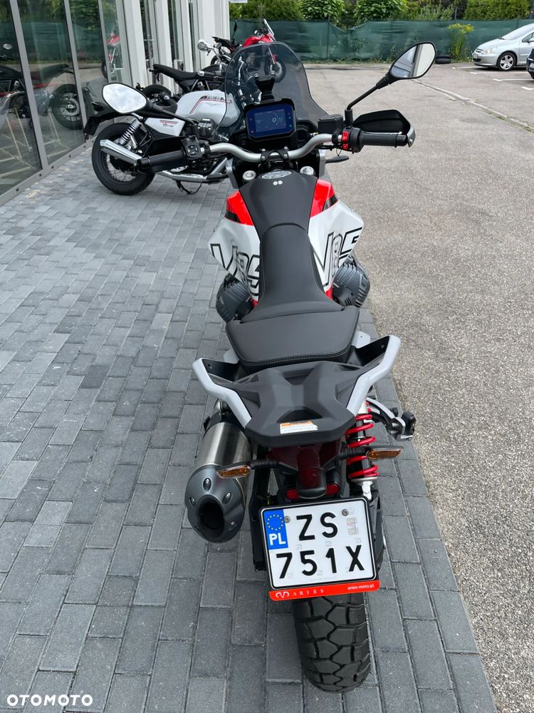 Moto Guzzi V85 - 25