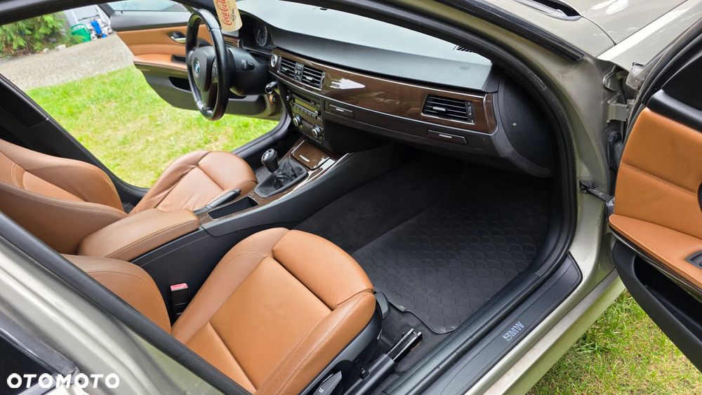 BMW Seria 3 318d - 37