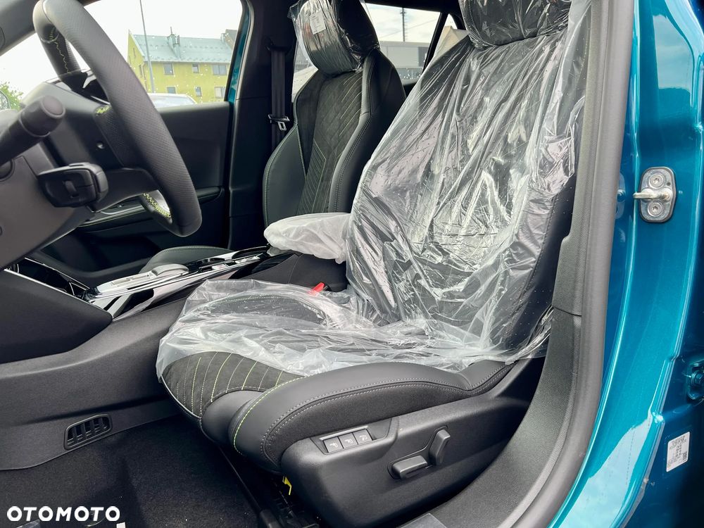 Peugeot 2008 PureTech mHEV GT Exclusive e-DCS6 - 16