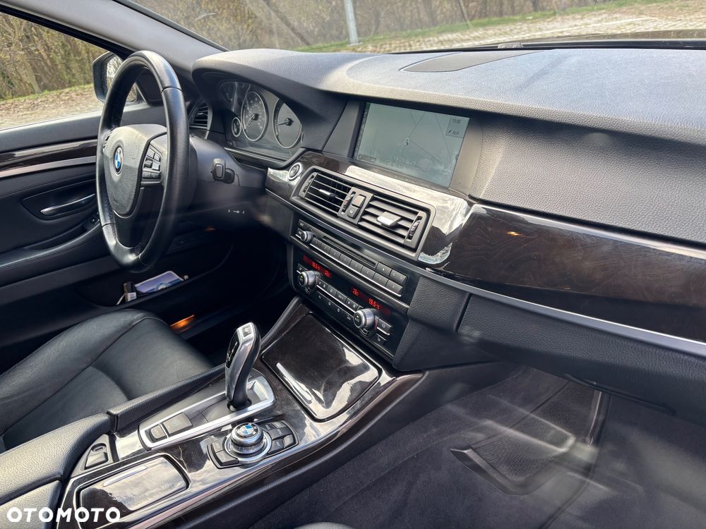 BMW Seria 5 528i - 23