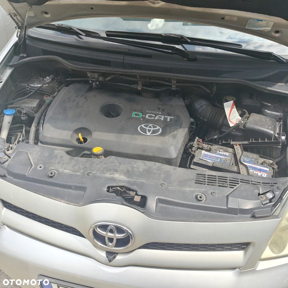 Toyota Corolla Verso 2.2 D-CAT DPF Sol - 2