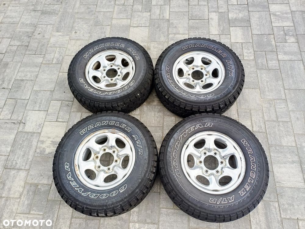 FELIGI Z OPONAMI STALOWE NISSAN TERRANO PATHFINDER R15 6x139,7 100,3 mm OPONY 235/75 R15 NR2