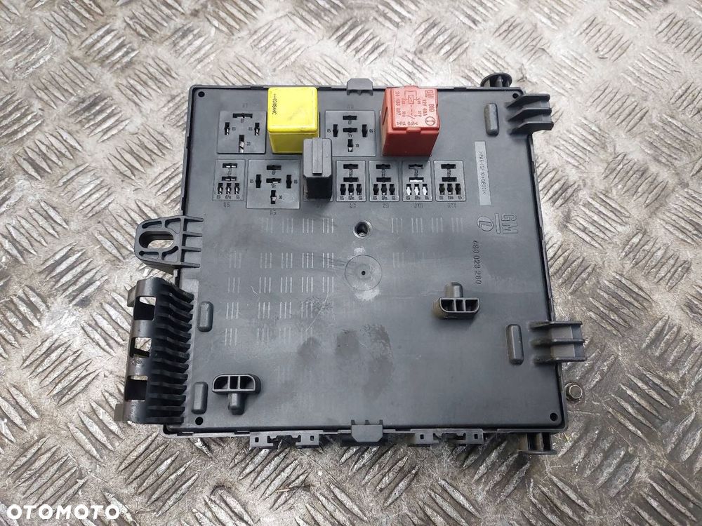 SKRZYNKA BEZPIECZNIKÓW PRZEKAŹNIKÓW SAAB 9-3 II 12795734 - 2