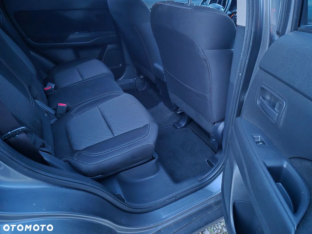 Mitsubishi Outlander - 11
