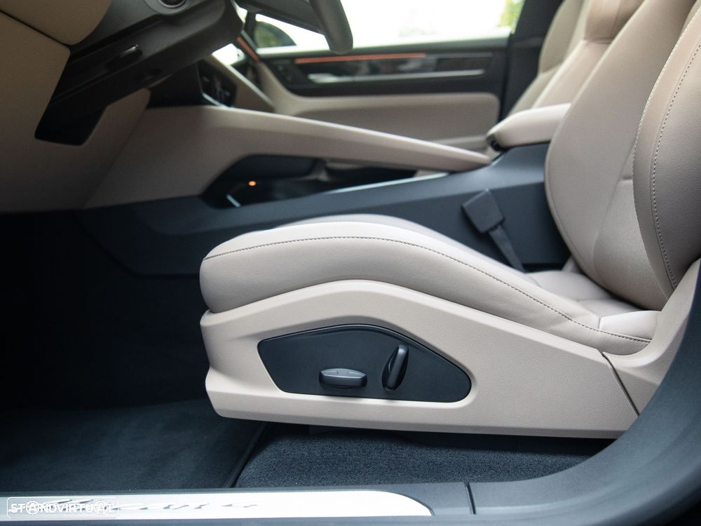 Porsche Macan Electric 4 - 15