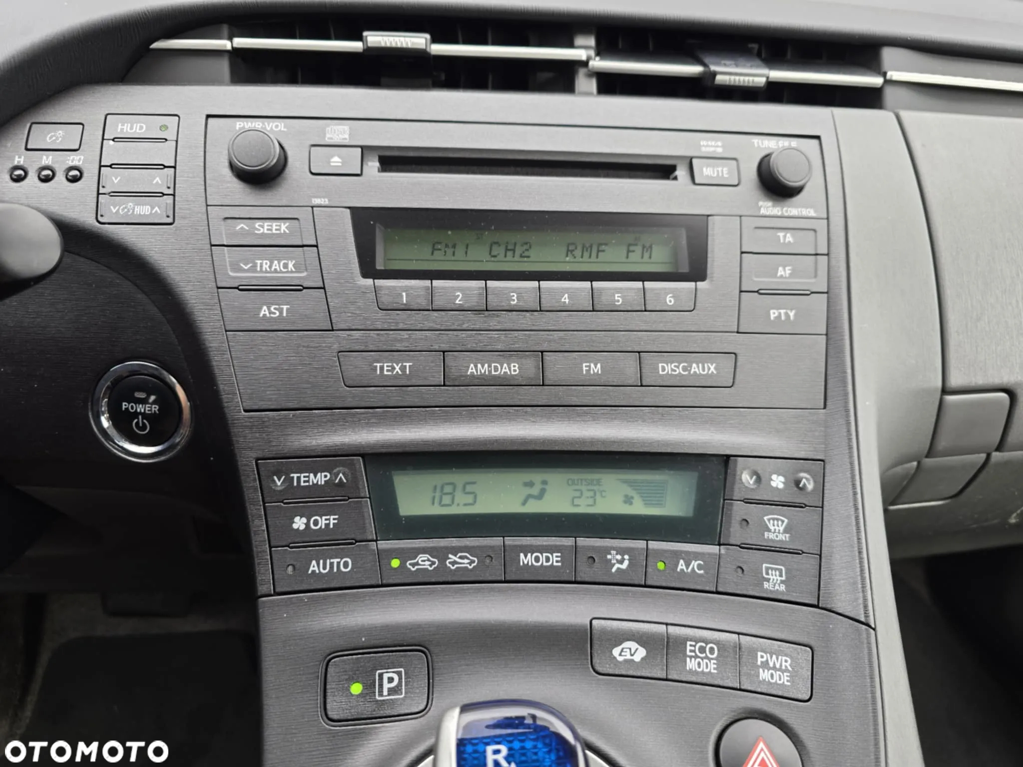 Toyota Prius (Hybrid) Executive - 33