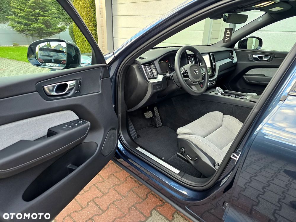 Volvo XC 60 T6 Plug-In Hybrid AWD Plus Dark - 10