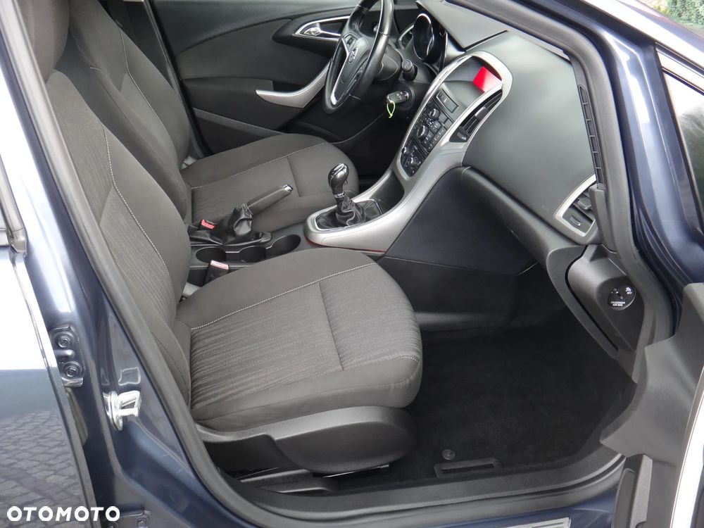 Opel Astra 1.6 Innovation - 28