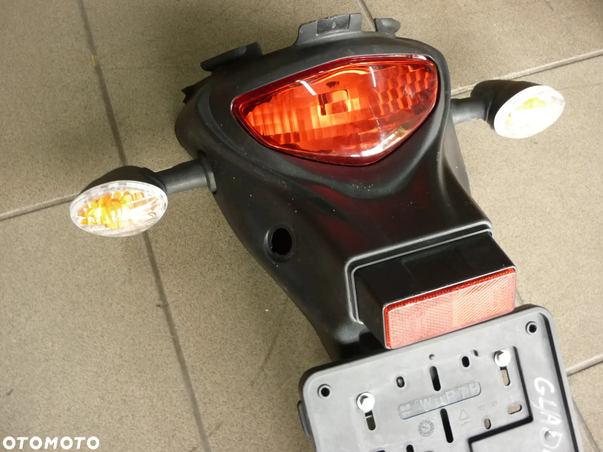 Błotniklampa kierunkowskazy mocowanie tablicy rejestracyjnej Suzuki Gladius 650 - 2
