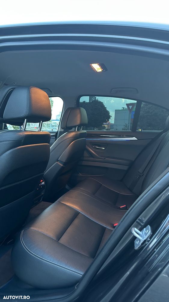 BMW Seria 5 525d xDrive - 15