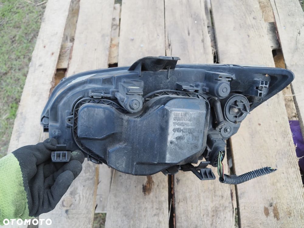 Lampa przód przednia Ford Focus Mk.2 4M51-13099-KD Anglik - 4