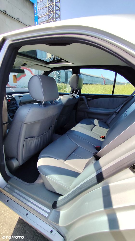 Mercedes-Benz Klasa E 320 Avantgarde - 22