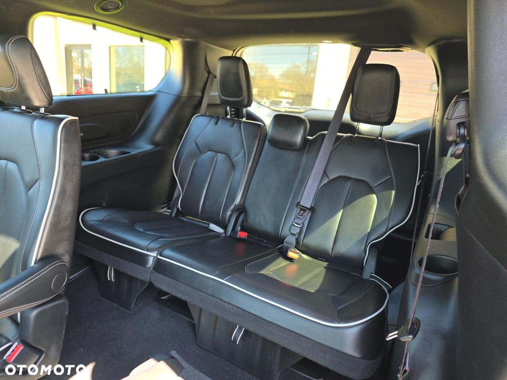 Chrysler Pacifica - 12