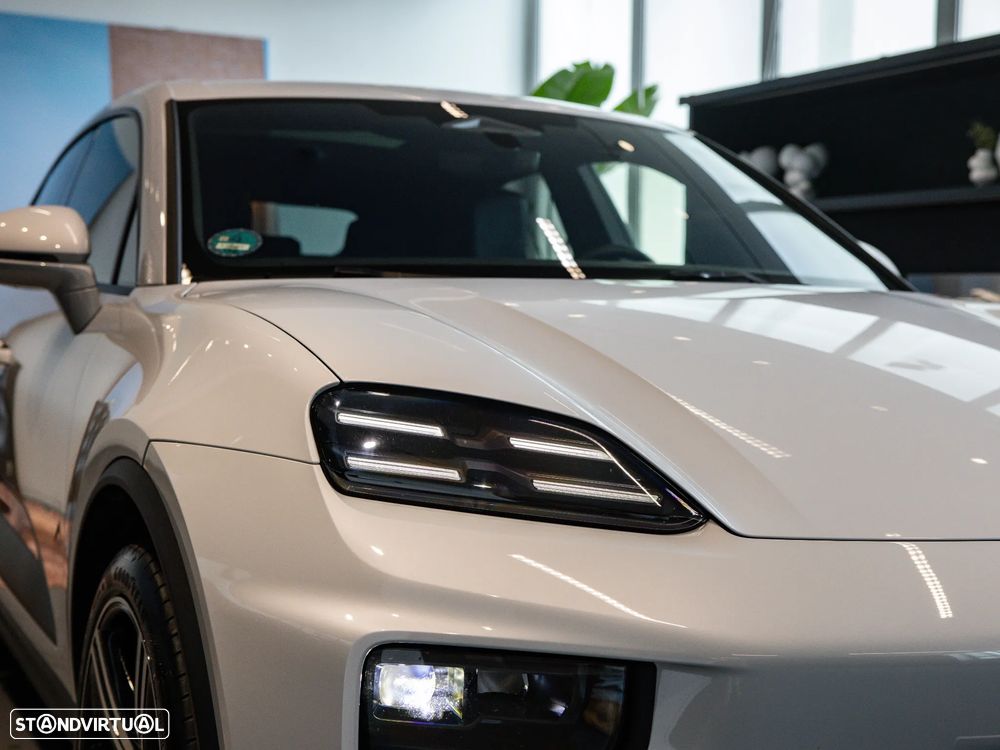 Porsche Macan Electric 4 - 13