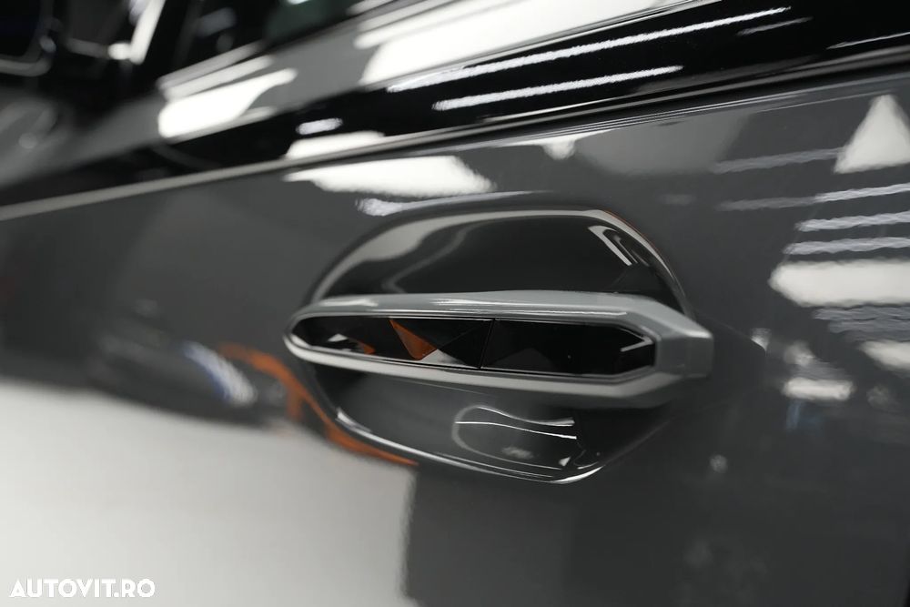 BMW XM Label Red - 13