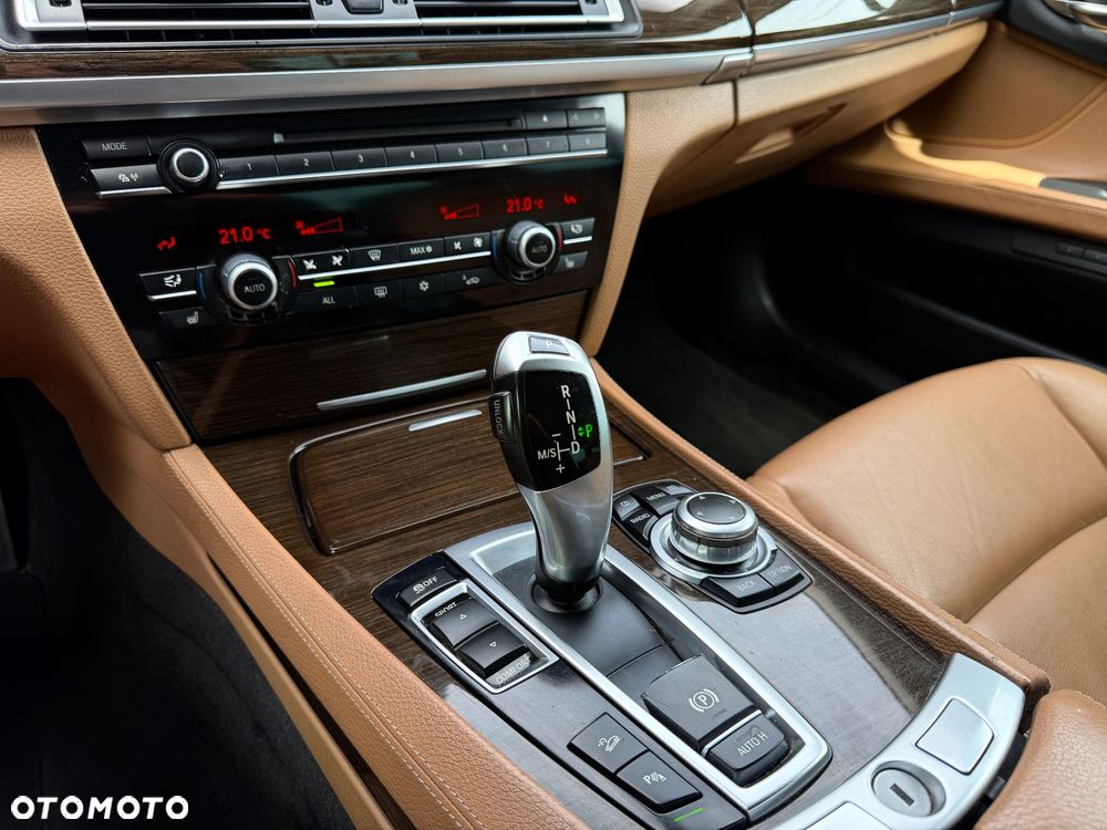 BMW Seria 7 740d xDrive - 11
