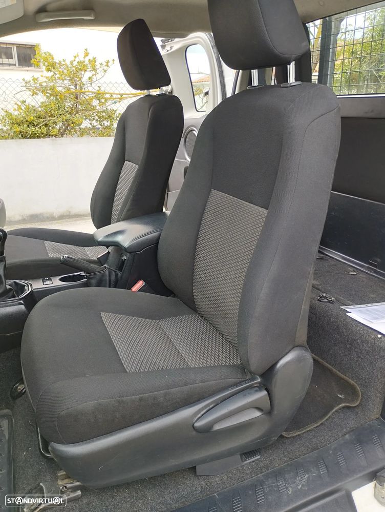 Toyota Hilux 2.4 D-4D 4WD CD CM - 9