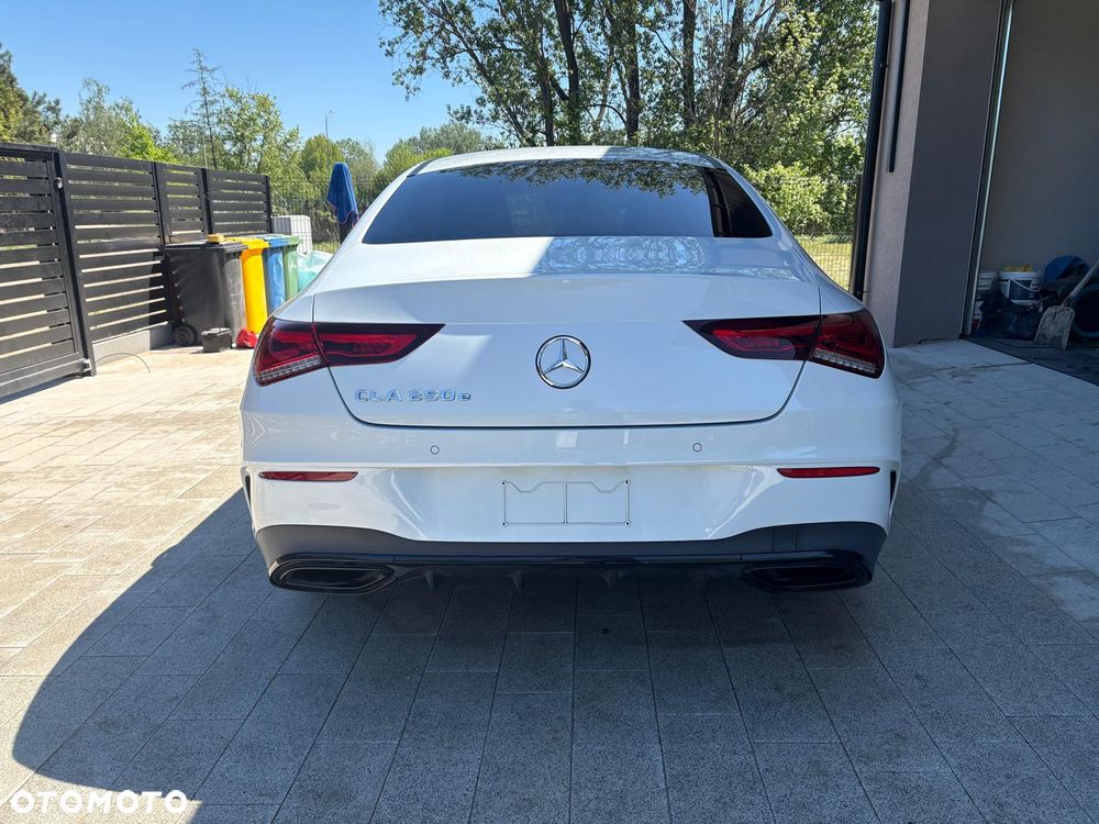 Mercedes-Benz CLA 250 e 8G-DCT AMG Line - 6