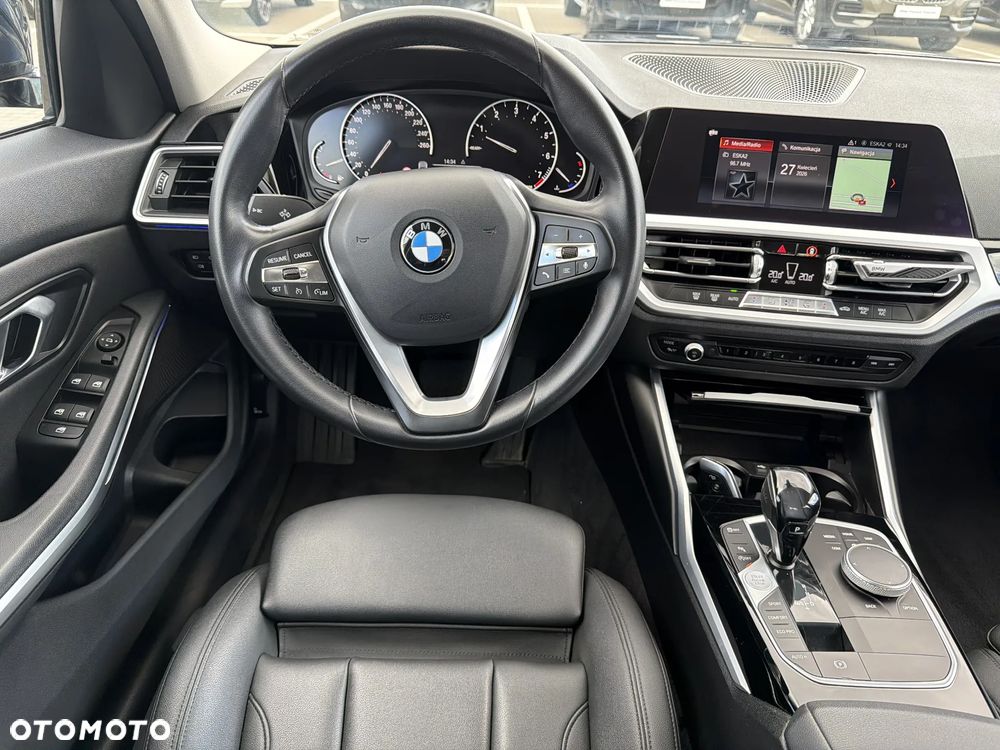 BMW Seria 3 330i Sport Line sport - 15