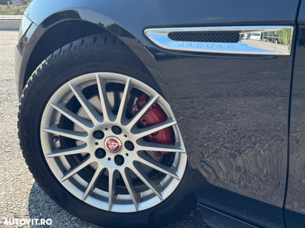 Jaguar XE 2.0 Pure - 7