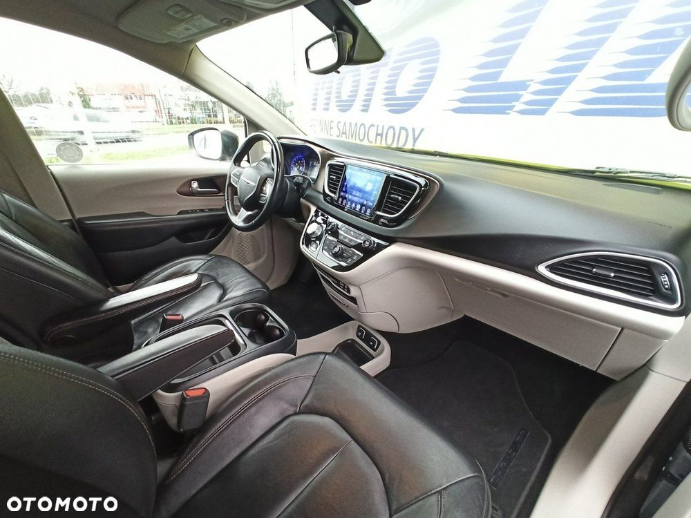 Chrysler Pacifica - 14