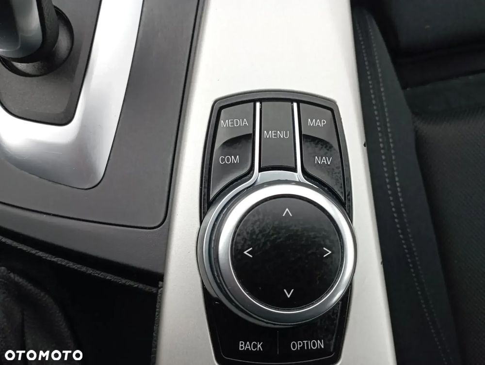 BMW Seria 3 318i - 16