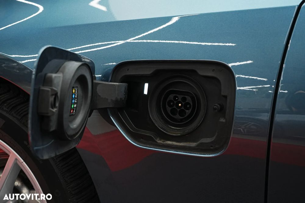 BMW Seria 3 330e Aut. Sport Line - 40