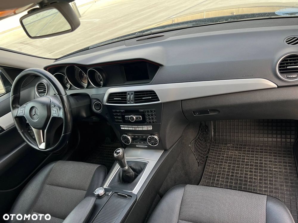 Mercedes-Benz Klasa C 180 CGI BlueEff Avantgarde - 9