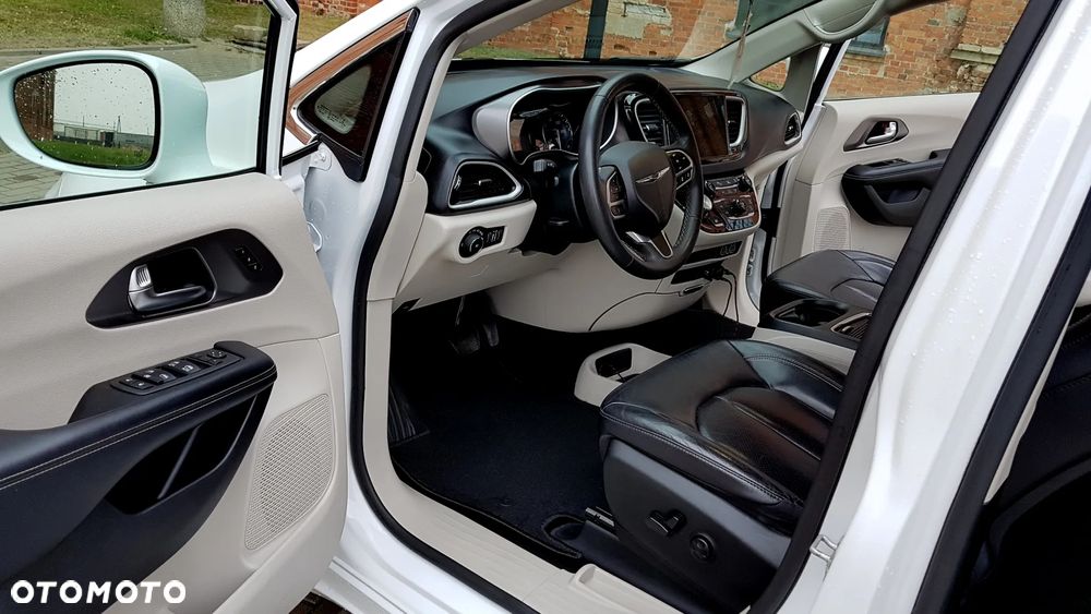 Chrysler Pacifica - 24