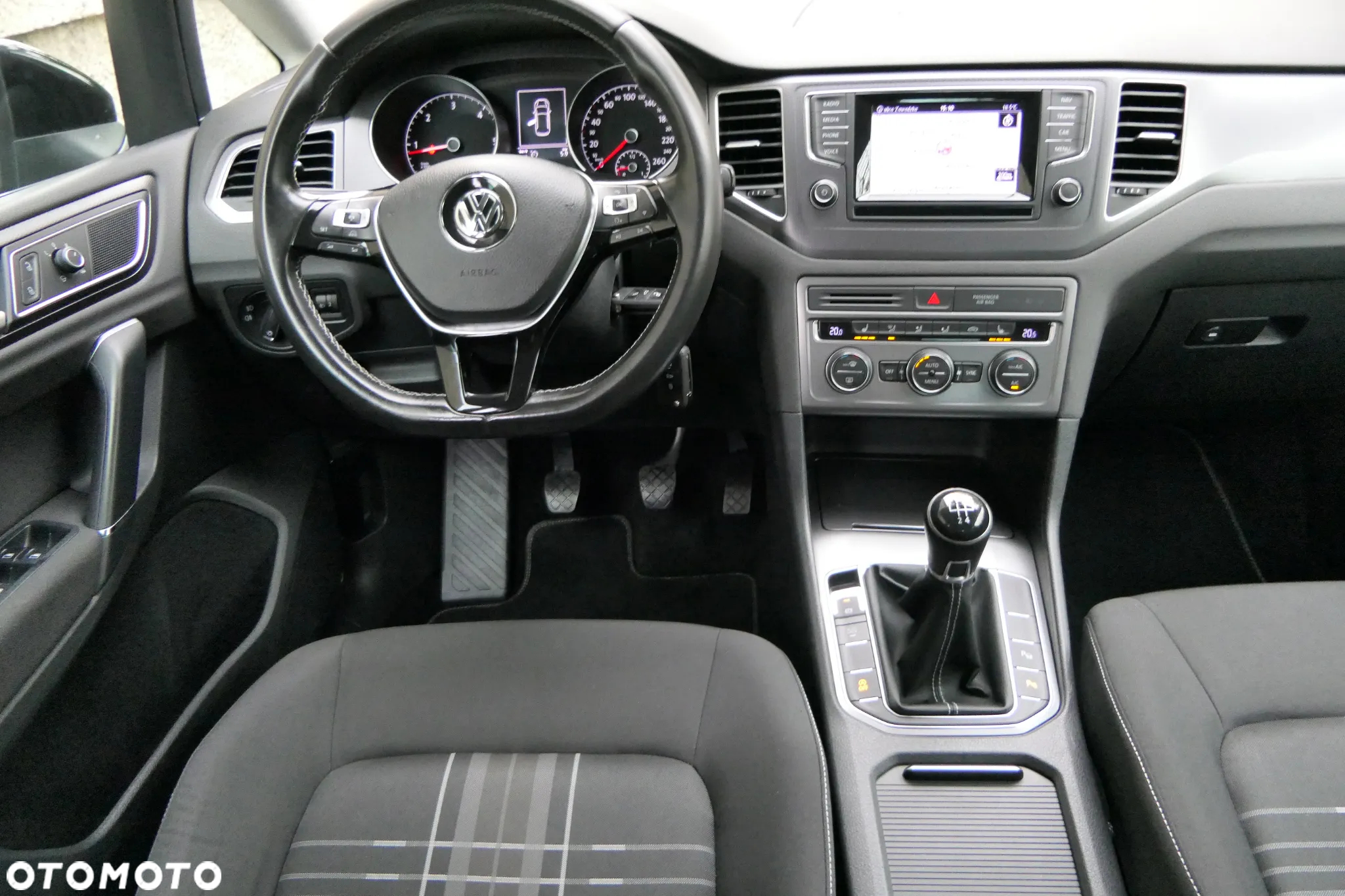 Volkswagen Golf Sportsvan VII SV 1.6 TDI BMT Highline - 2