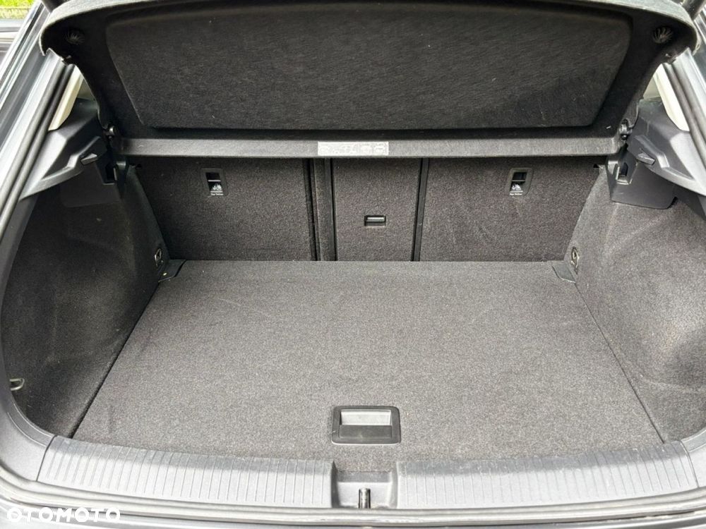 Volkswagen T-Roc - 32