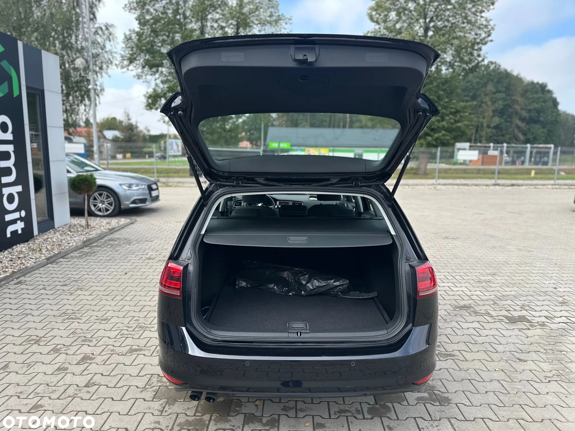 Volkswagen Golf - 10